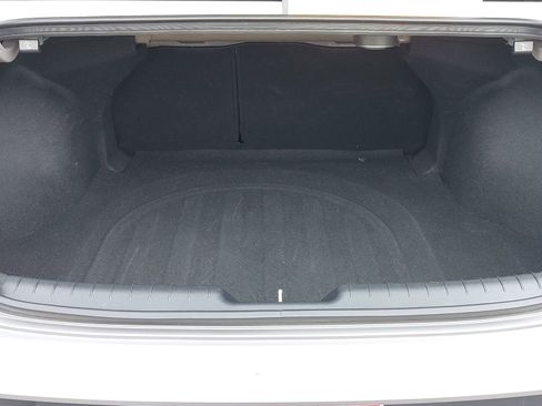 Used 2024 Hyundai Elantra Limited image 12