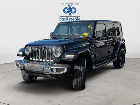 Used 2023 Jeep Wrangler Unlimited Sahara w/ Cold Weather Group AWD/4WD image 4