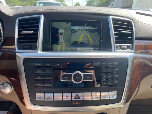 Used 2016 Mercedes-Benz GL 550 4MATIC image 28