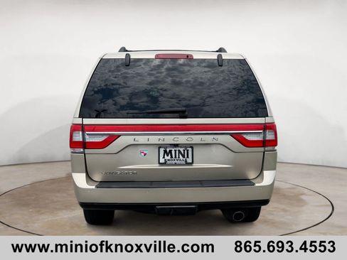 Used 2017 Lincoln Navigator Reserve AWD/4WD image 4