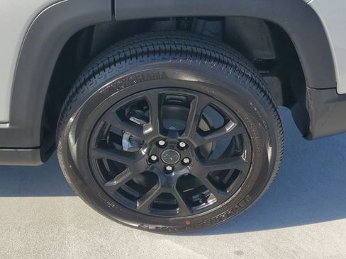 New 2026 Jeep Compass Latitude image 8