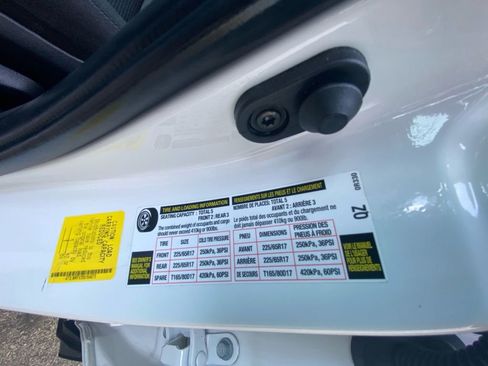 Used 2025 Toyota RAV4 LE AWD/4WD image 24