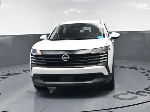 Used 2025 Nissan Kicks SV w/ Charging Package image 5