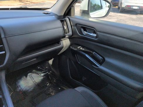 Used 2022 Nissan Pathfinder SV FWD image 17