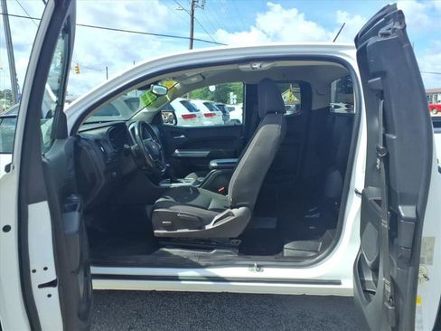 Used 2020 Chevrolet Colorado LT w/ Safety Package RWD image 9