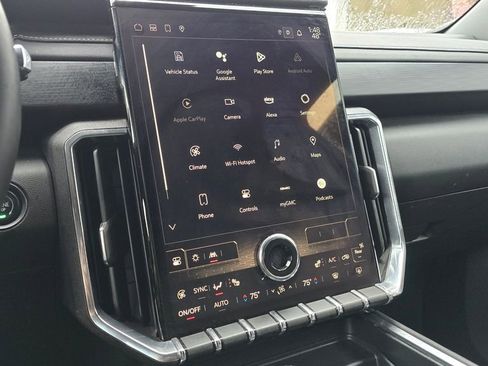 Used 2024 GMC Acadia Elevation image 28