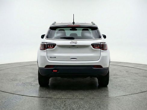 Used 2025 Jeep Compass Trailhawk AWD/4WD image 7