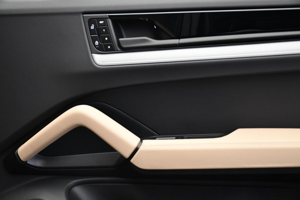 Certified 2025 Porsche Cayenne E-Hybrid Coupe AWD/4WD image 50