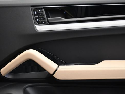 Certified 2025 Porsche Cayenne E-Hybrid Coupe AWD/4WD image 50