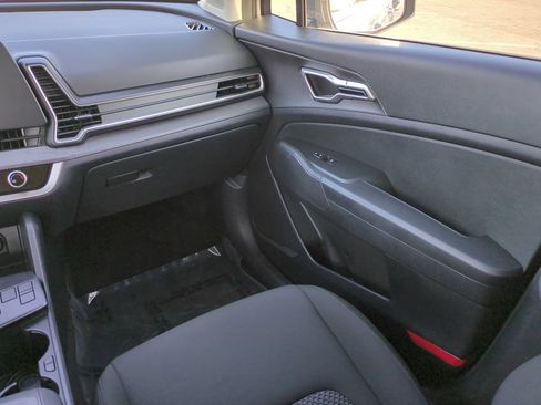 Certified 2025 Kia Sportage LX FWD image 17