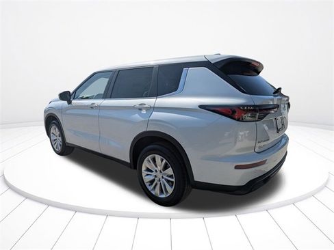 New 2026 Mitsubishi Outlander ES image 6