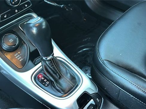 Used 2018 Jeep Compass Latitude w/ Cold Weather Group image 29