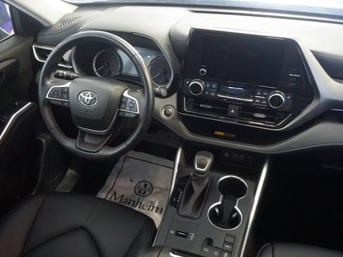 Used 2025 Toyota Highlander XLE FWD image 27