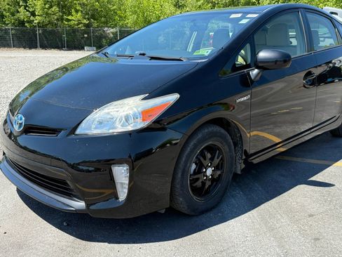 Used 2015 Toyota Prius Two FWD image 2