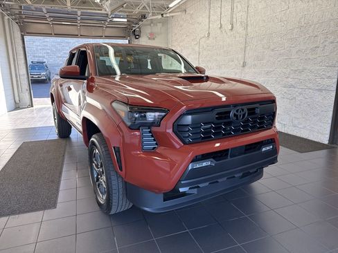 Certified 2025 Toyota Tacoma TRD Sport image 2