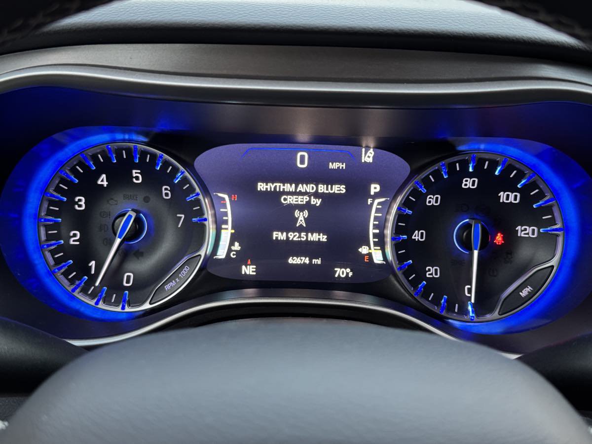 Used 2023 Chrysler Pacifica Touring-L FWD image 32