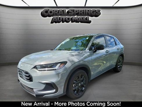 Used 2025 Honda HR-V Sport image 2