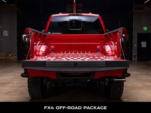 Used 2025 Ford F250 Platinum w/ Platinum Plus Package image 9