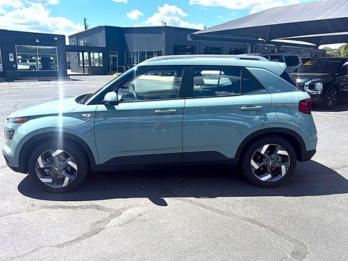 Used 2025 Hyundai Venue SEL FWD image 4