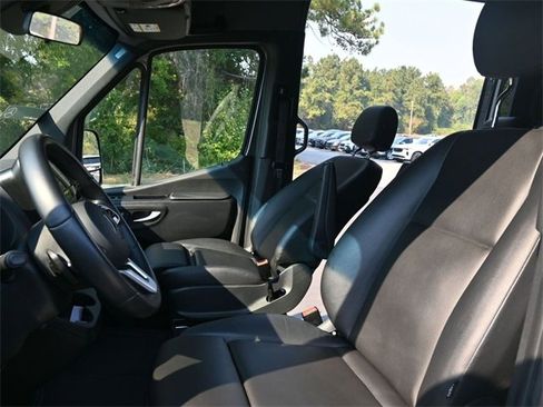 Used 2023 Mercedes-Benz Sprinter 2500 image 18