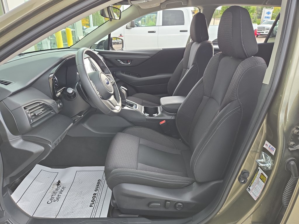 Used 2025 Subaru Outback Premium AWD/4WD image 14