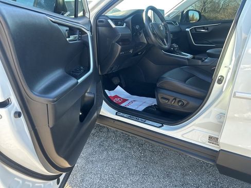 Used 2022 Toyota RAV4 Limited image 10