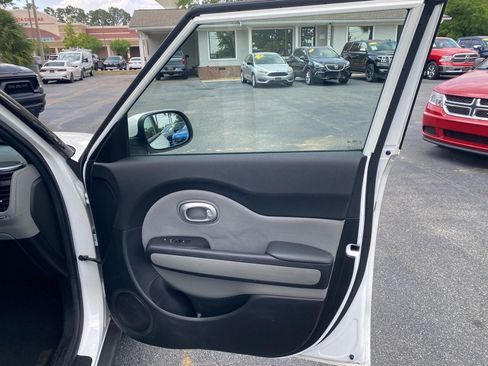 Used 2016 Kia Soul w/ Convenience Package FWD image 37