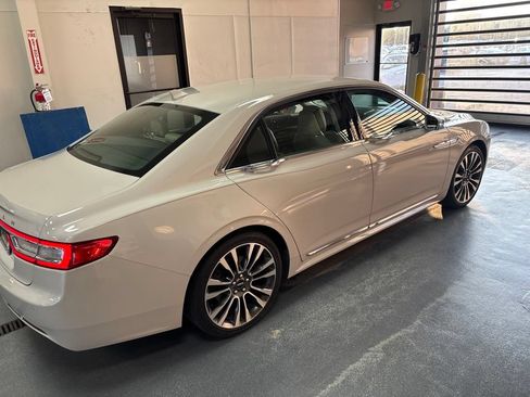 Used 2019 Lincoln Continental Select w/ Continental Climate Package FWD image 7