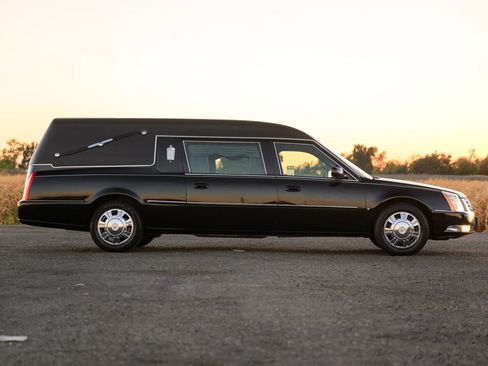 Used 2009 Cadillac DTS Hearse FWD image 88