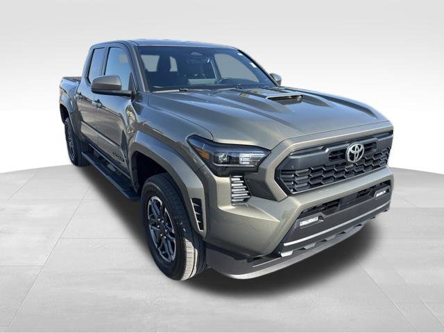 Used 2025 Toyota Tacoma TRD Sport AWD/4WD image 7