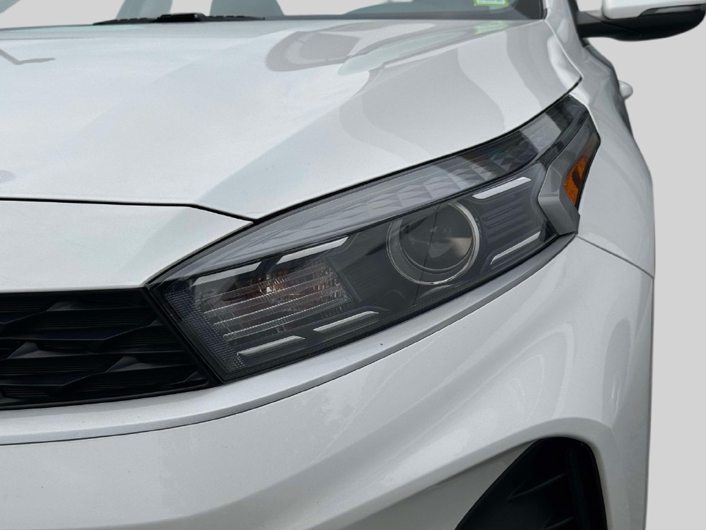 Used 2023 Kia Forte LXS w/ LXS Technology Package FWD image 8