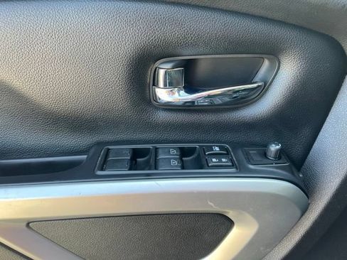 Used 2018 Nissan Titan SV w/ SV Convenience Package AWD/4WD image 11