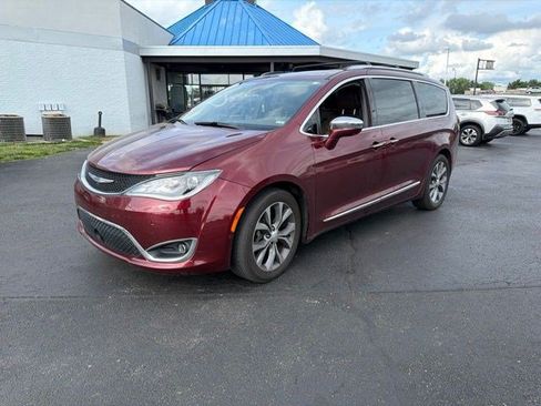 Used 2019 Chrysler Pacifica Limited w/ Tire & Wheel Group FWD image 26