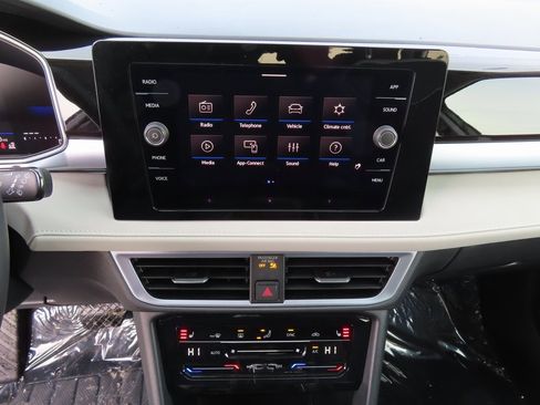 New 2026 Volkswagen Taos SE image 5