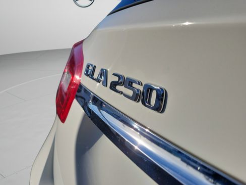 Used 2018 Mercedes-Benz GLA 250 image 32