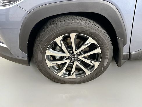 Used 2025 Toyota Corolla Cross XLE w/ Convenience Package FWD image 8