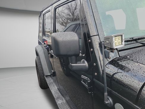 Used 2010 Jeep Wrangler Unlimited Islander image 25