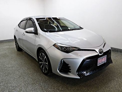 Used 2018 Toyota Corolla SE FWD image 3