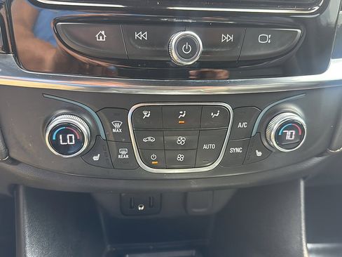 Used 2023 Chevrolet Traverse LT image 39