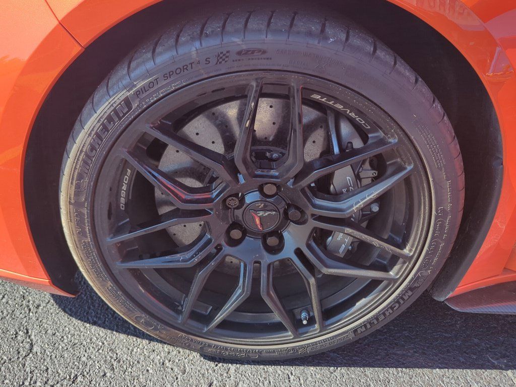 Used 2025 Chevrolet Corvette Z06 RWD image 9
