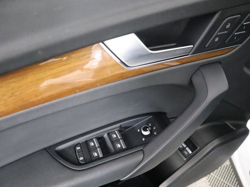 Used 2021 Audi Q5 e Premium image 23