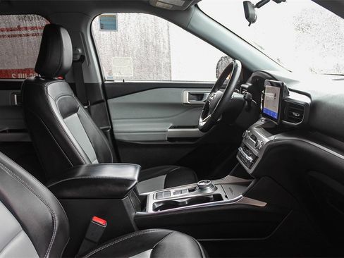 Used 2023 Ford Explorer XLT w/ Equipment Group 202A image 19