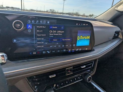 Used 2025 Chevrolet Suburban High Country image 19