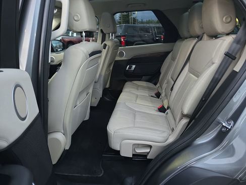 Used 2017 Land Rover Discovery HSE image 30