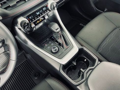 Used 2025 Toyota RAV4 SE image 25