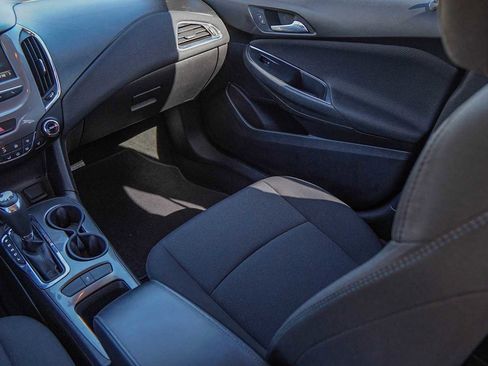 Used 2017 Chevrolet Cruze LT w/ Convenience Package image 26