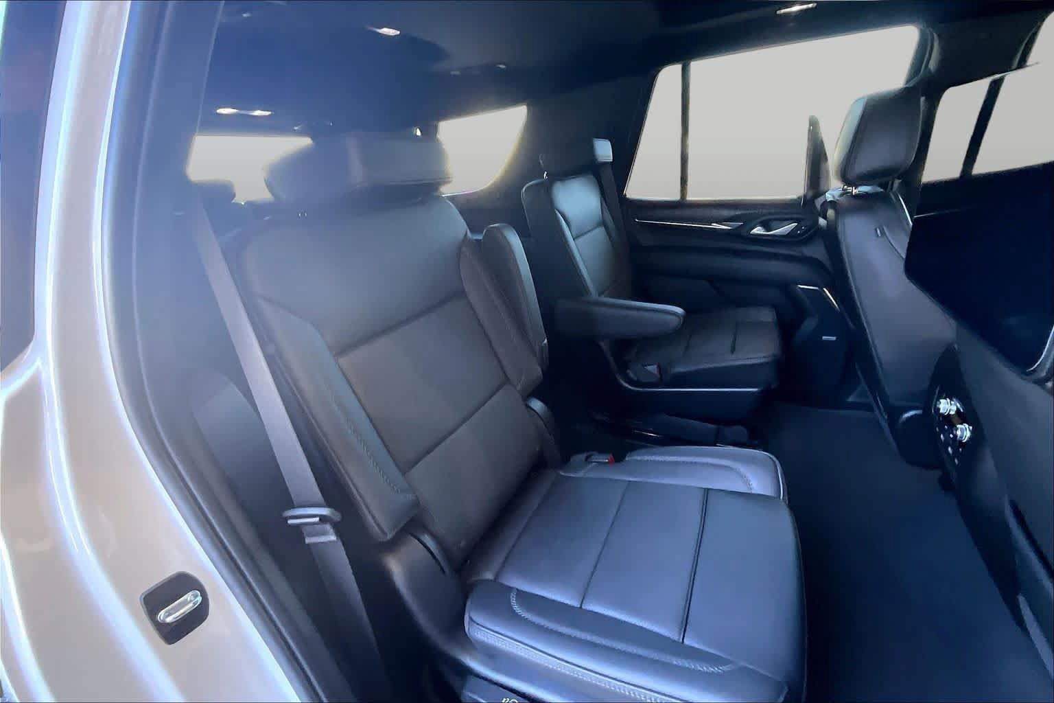 Used 2024 GMC Yukon Denali w/ Advanced Technology Package AWD/4WD image 20