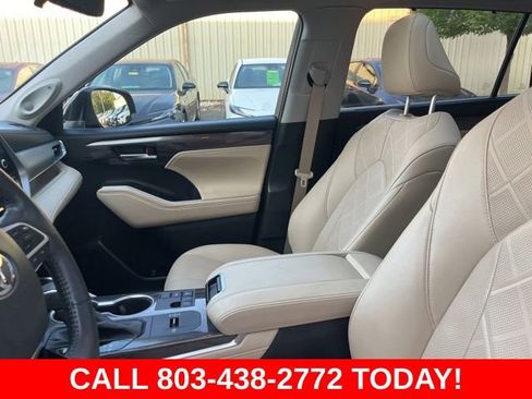 Used 2023 Toyota Highlander Platinum FWD image 10