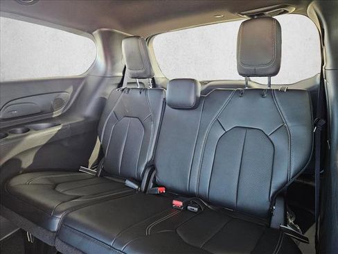 New 2026 Chrysler Pacifica Select image 16