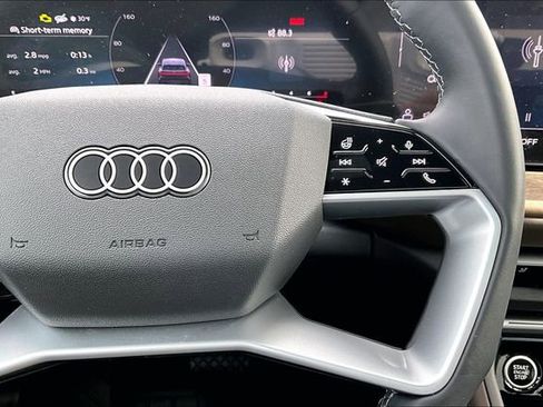 Used 2025 Audi Q5 2.0T Premium Plus w/ Premium Plus image 12